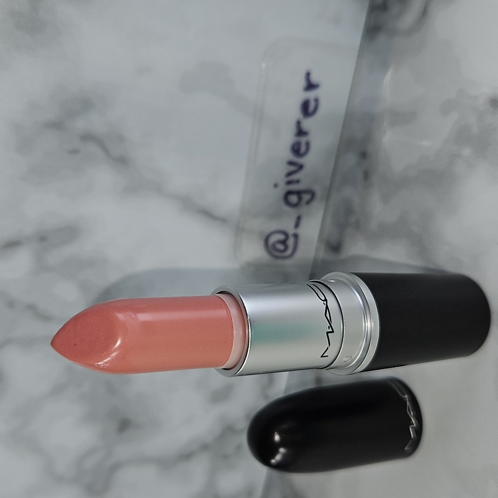 LNWOB CREME CUP LE Cremesheen Lipstick MAC